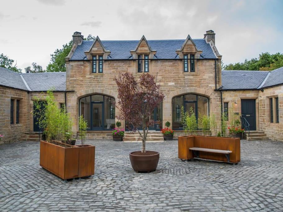 Stunning Edinburgh 1820s Stables Converted House Holiday home *