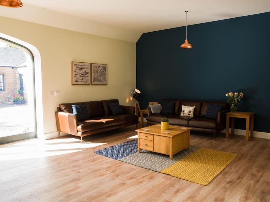 Stunning Edinburgh 1820s Stables Converted House Holiday home